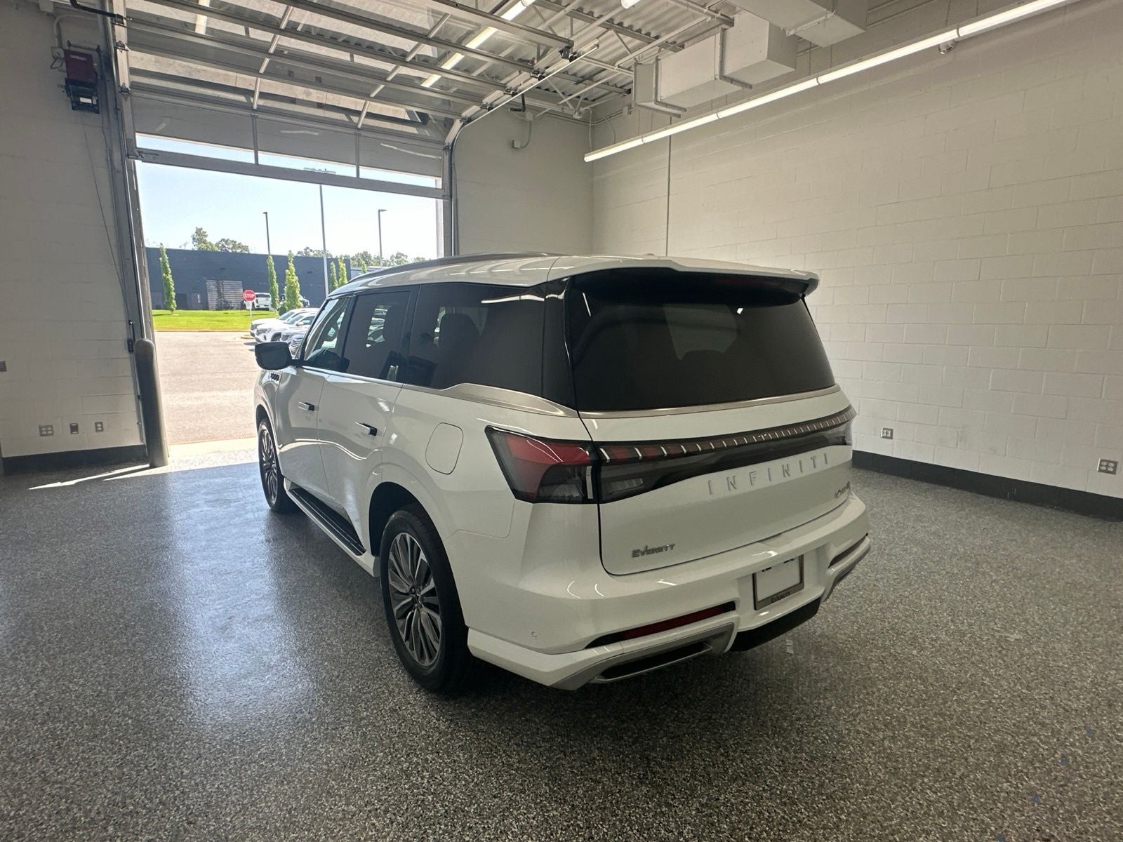 2027 INFINITI QX80 LUXE