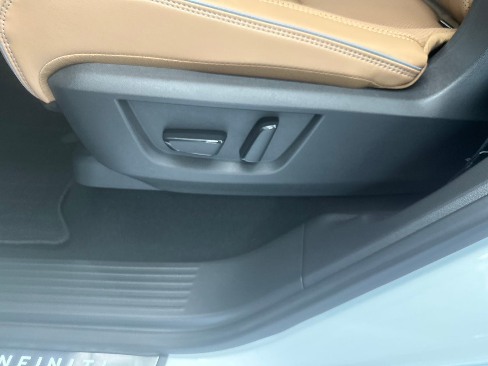 2027 INFINITI QX80 LUXE