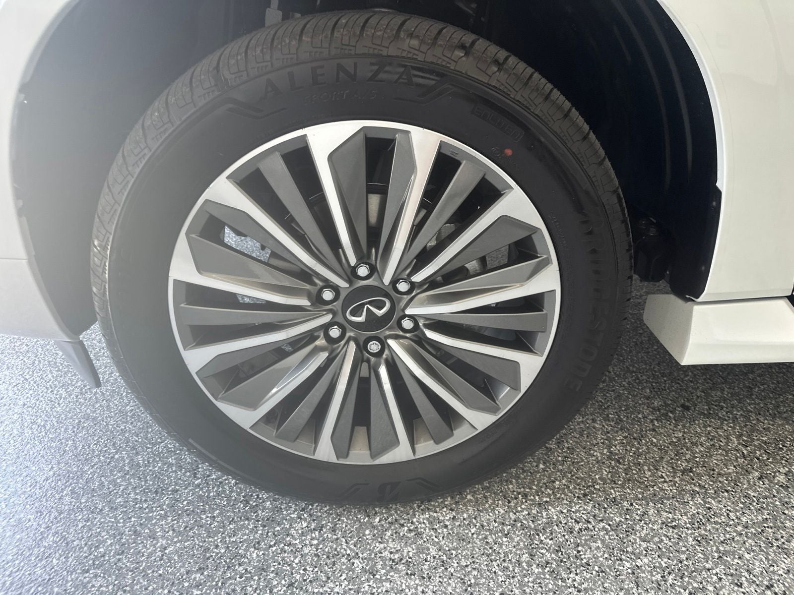 2027 INFINITI QX80 LUXE