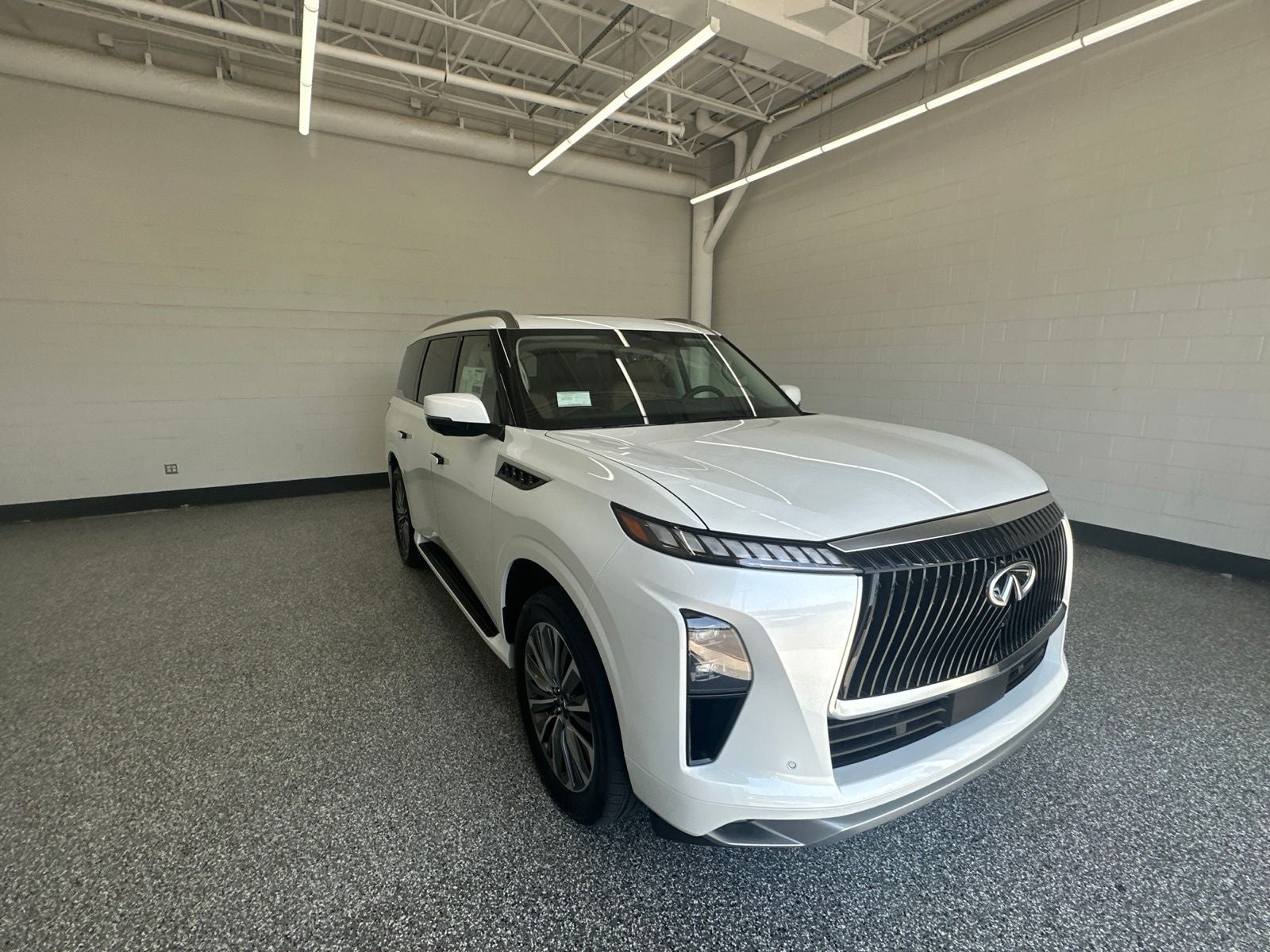2027 INFINITI QX80 LUXE