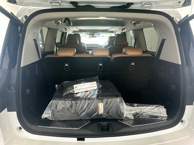 2027 INFINITI QX80 LUXE