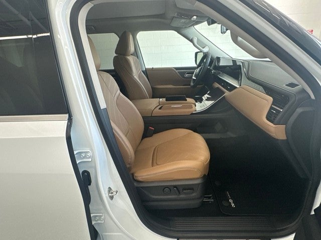 2027 INFINITI QX80 LUXE
