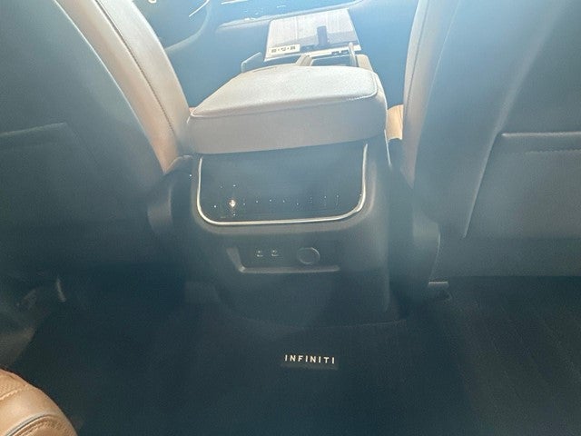2027 INFINITI QX80 LUXE