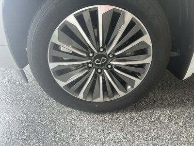 2027 INFINITI QX80 LUXE