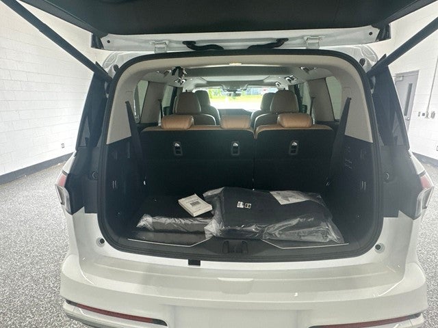 2027 INFINITI QX80 LUXE