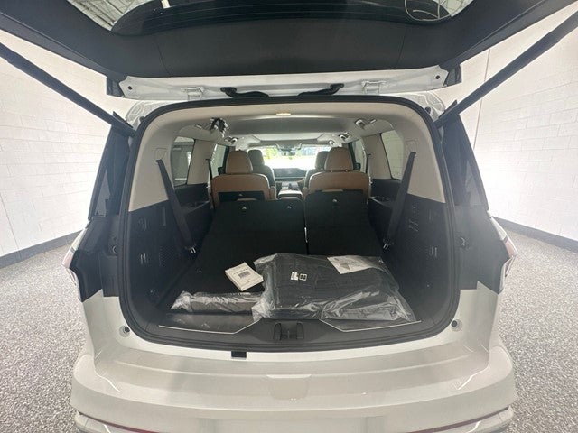 2027 INFINITI QX80 LUXE