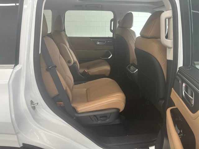 2027 INFINITI QX80 LUXE