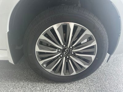 2027 INFINITI QX80 LUXE