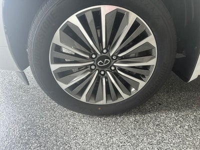 2027 INFINITI QX80 LUXE