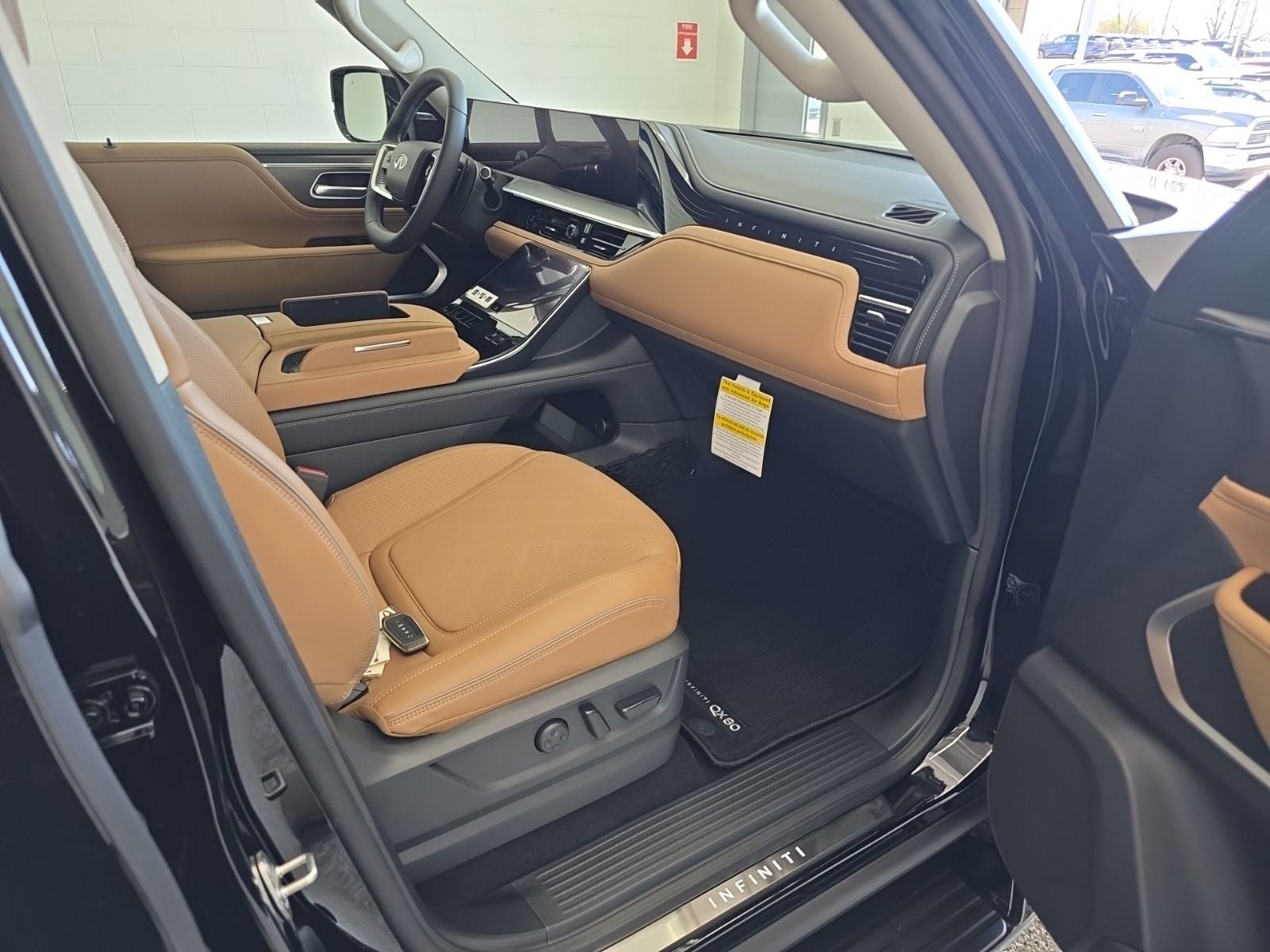 2026 INFINITI QX80 LUXE