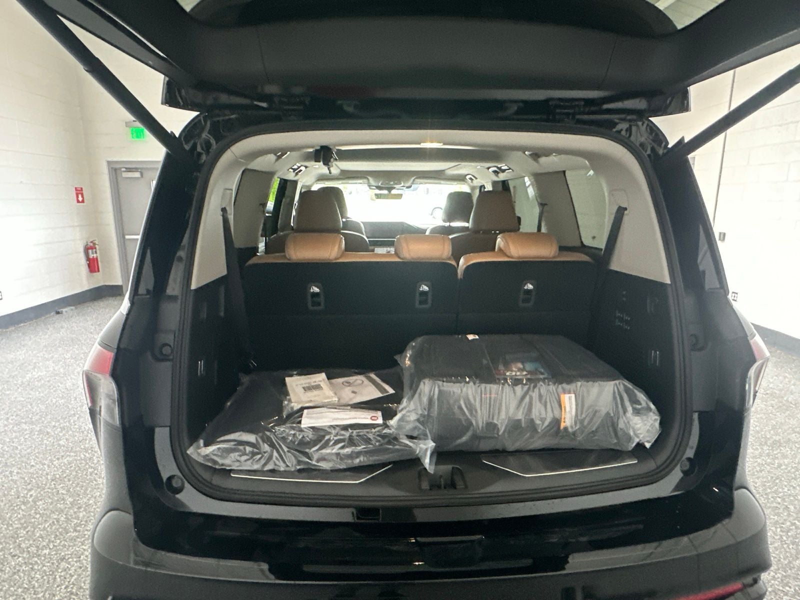 2027 INFINITI QX80 LUXE