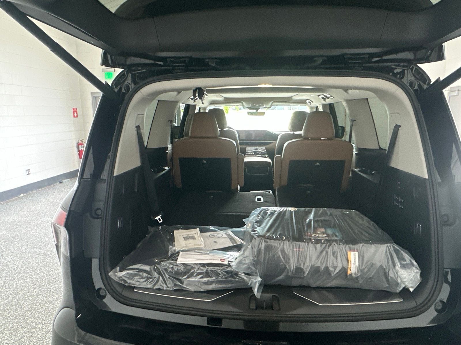 2027 INFINITI QX80 LUXE