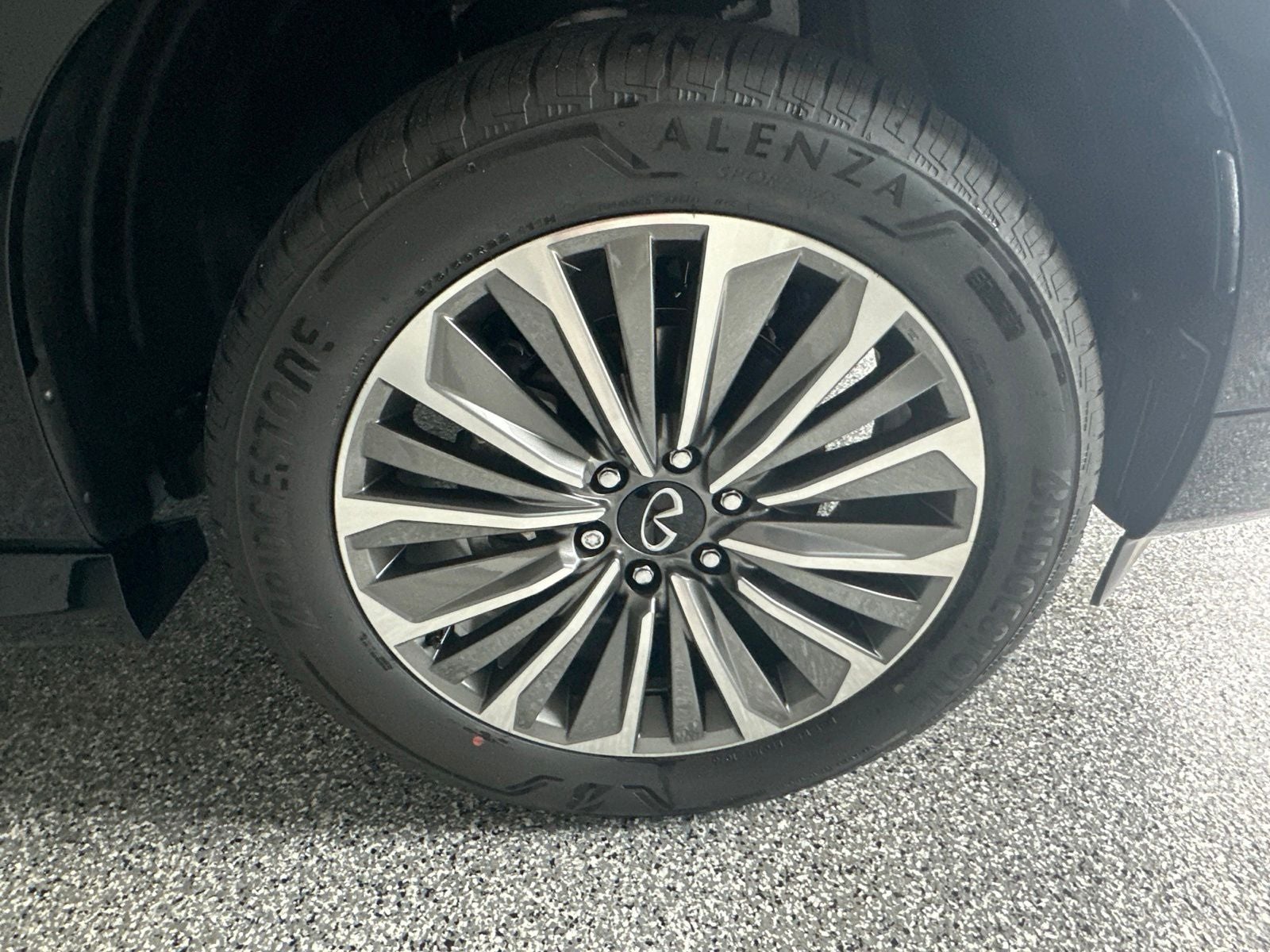2027 INFINITI QX80 LUXE