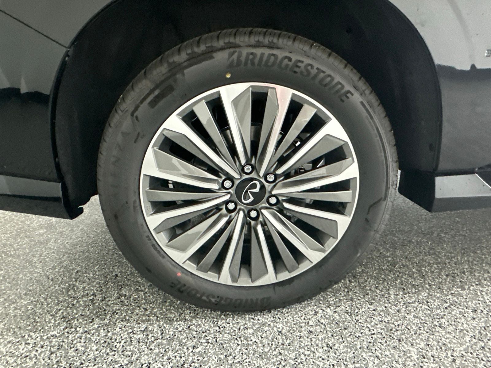 2027 INFINITI QX80 LUXE