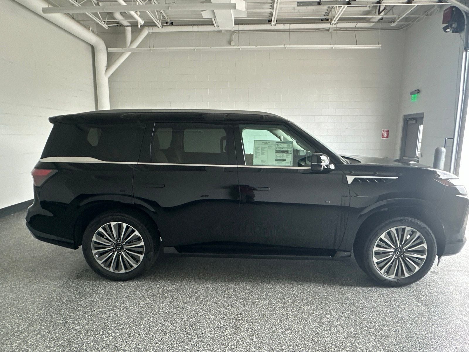 2027 INFINITI QX80 LUXE