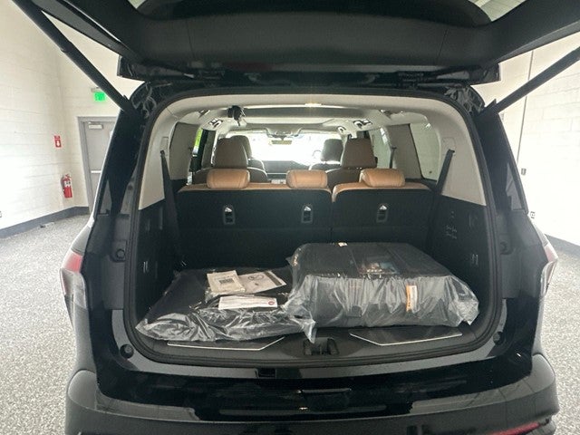 2027 INFINITI QX80 LUXE