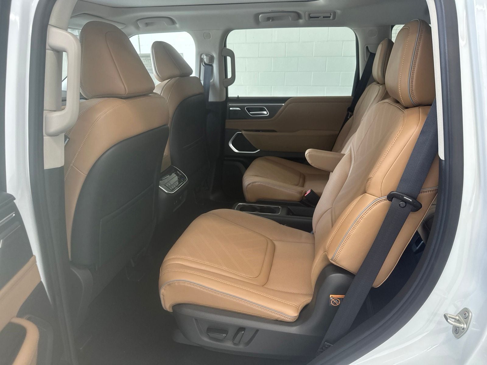 2027 INFINITI QX80 LUXE