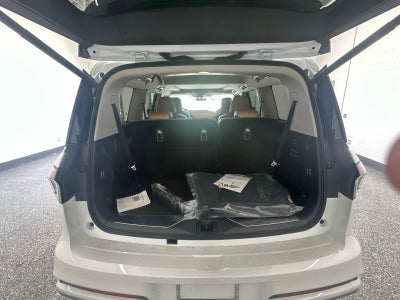 2027 INFINITI QX80 LUXE