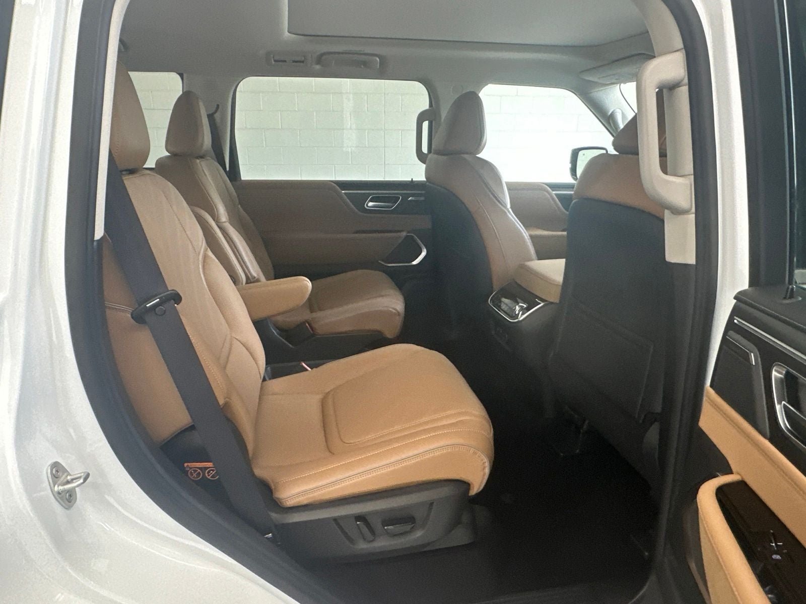 2027 INFINITI QX80 LUXE