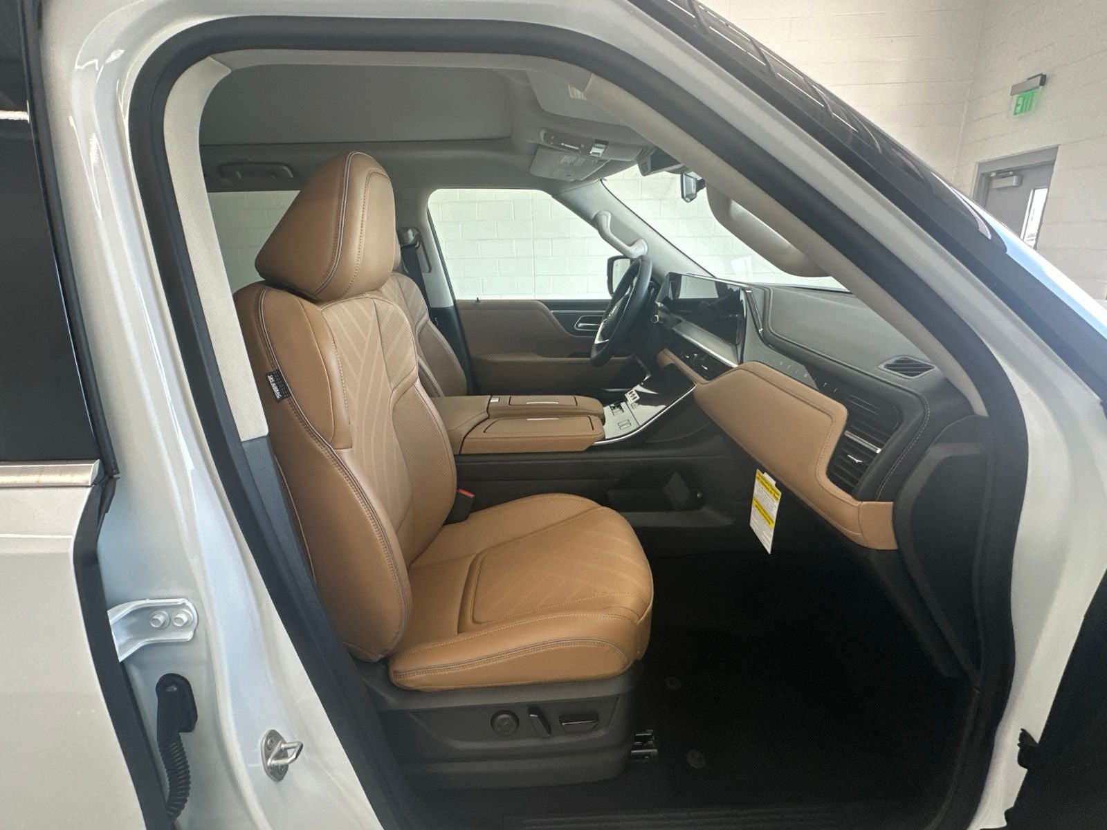 2027 INFINITI QX80 LUXE