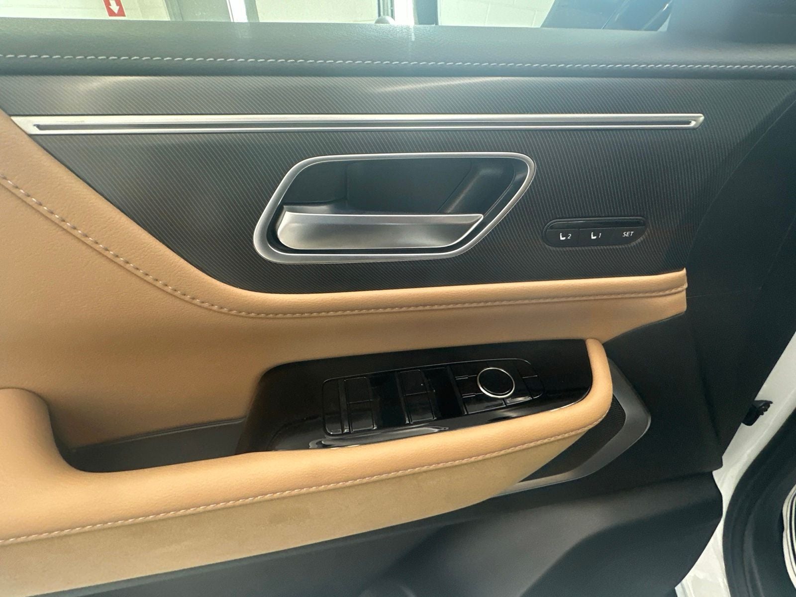 2027 INFINITI QX80 LUXE