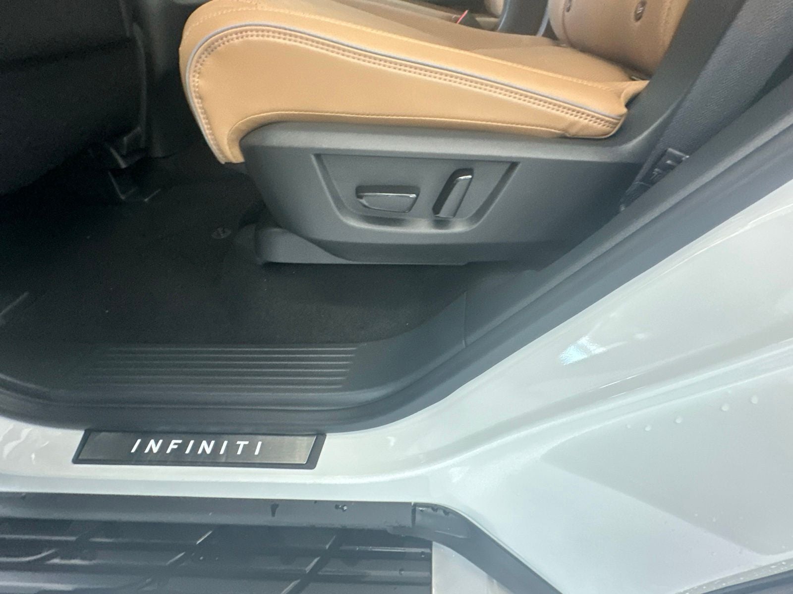 2027 INFINITI QX80 LUXE