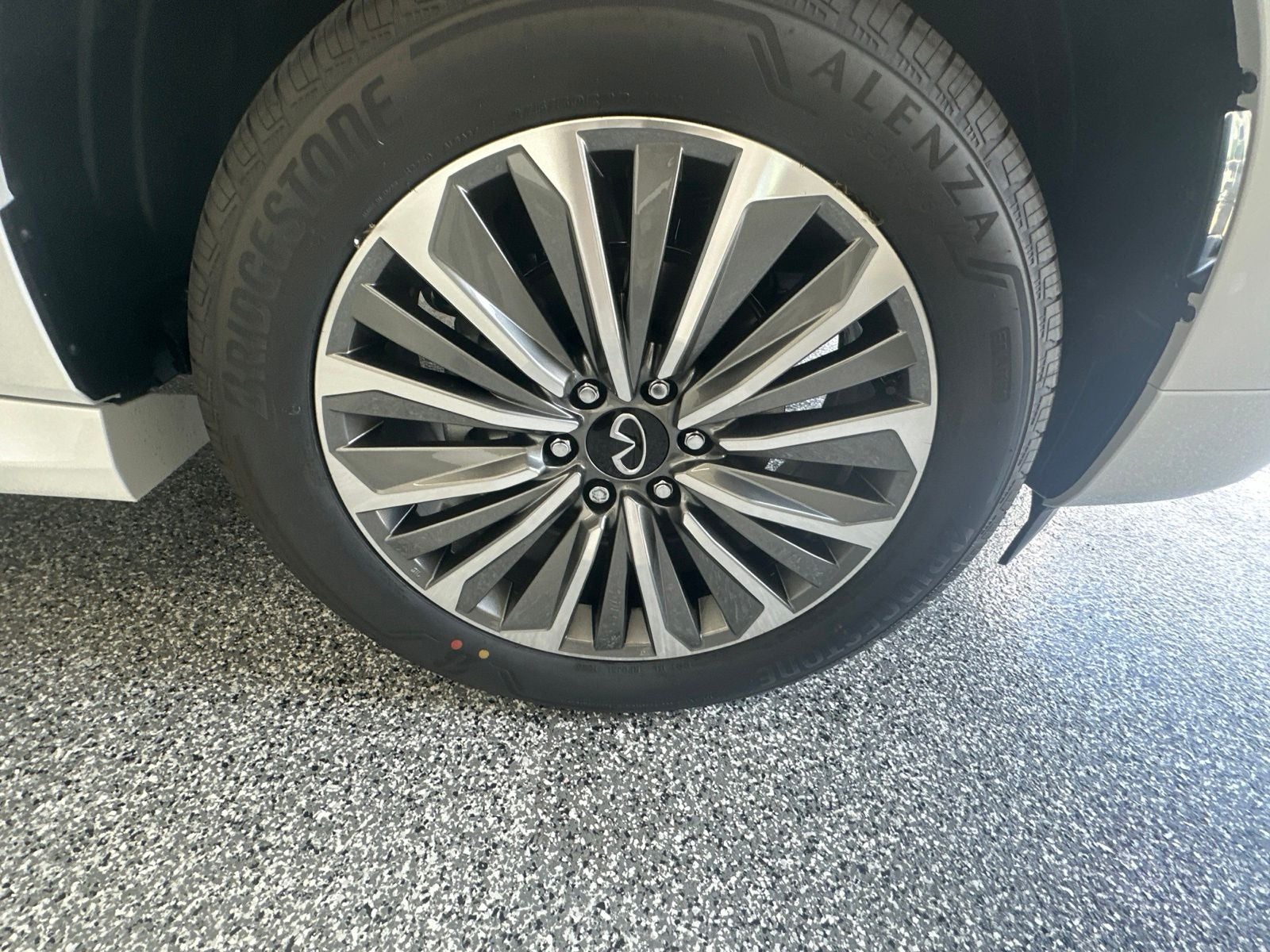2027 INFINITI QX80 LUXE