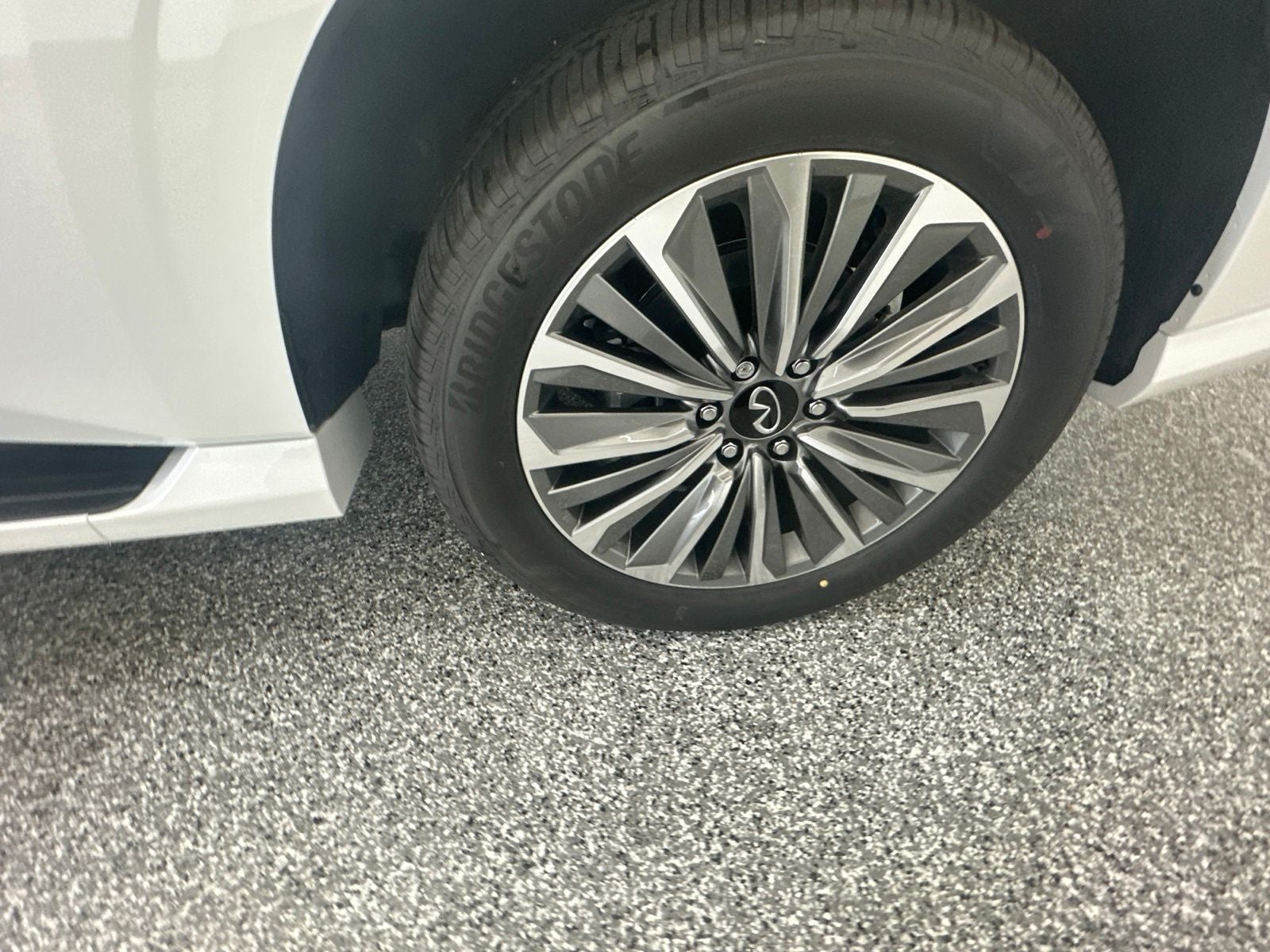 2027 INFINITI QX80 LUXE