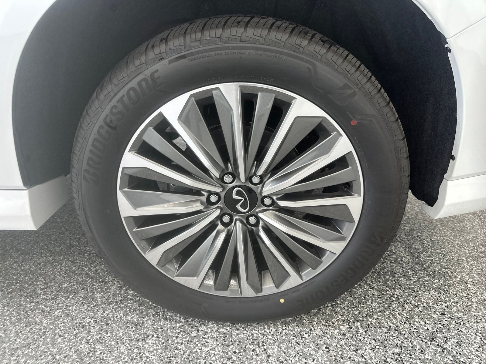 2027 INFINITI QX80 LUXE
