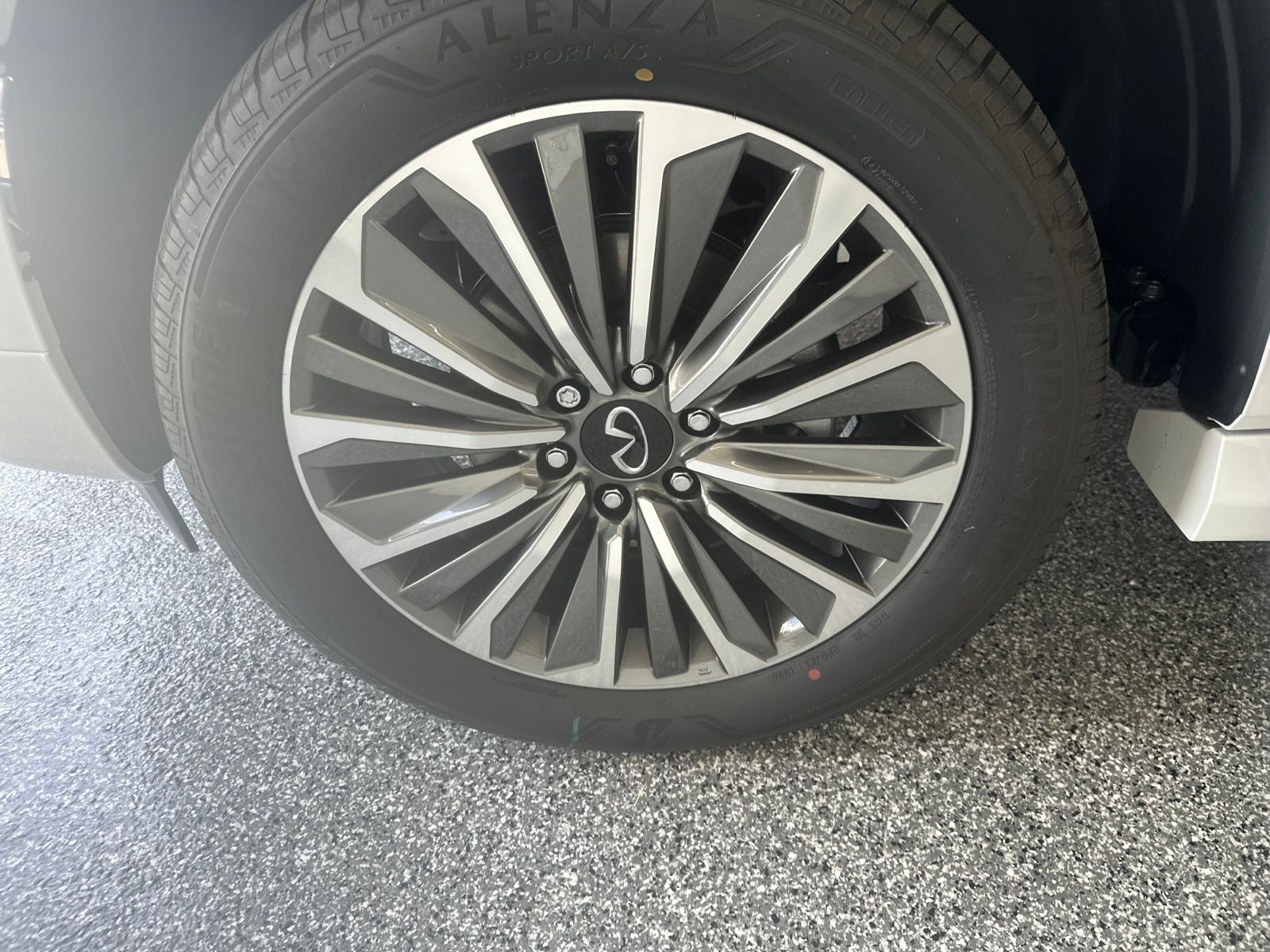 2027 INFINITI QX80 LUXE