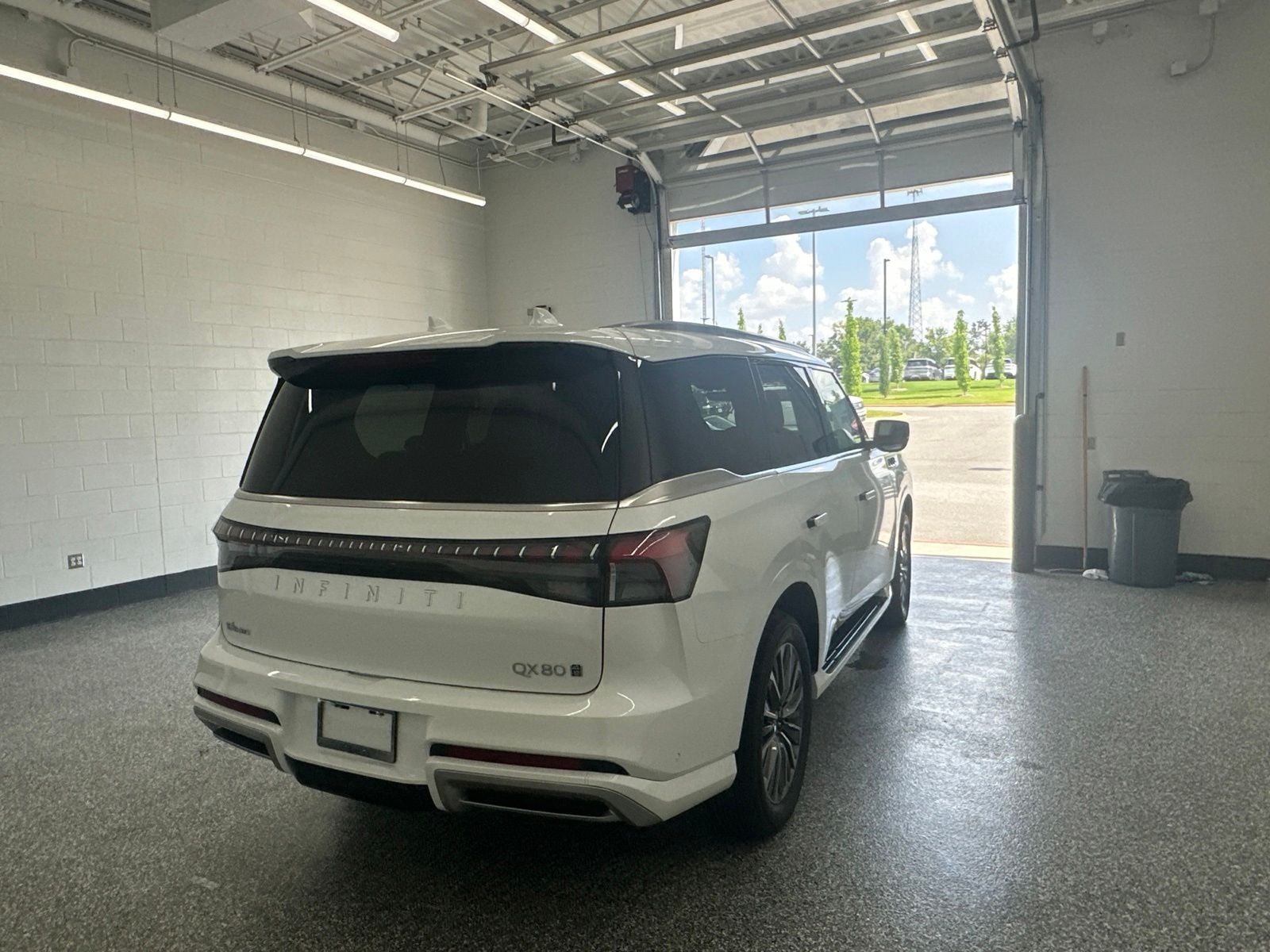 2027 INFINITI QX80 LUXE