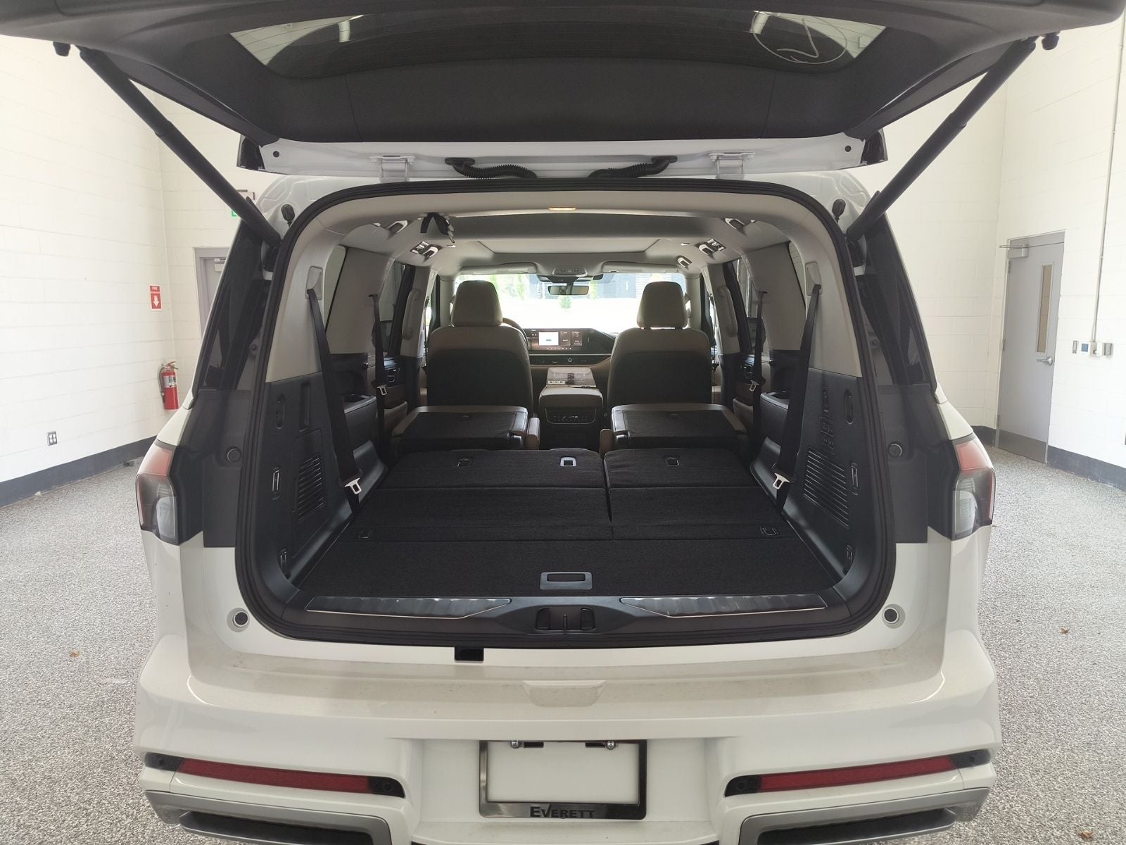 2027 INFINITI QX80 LUXE