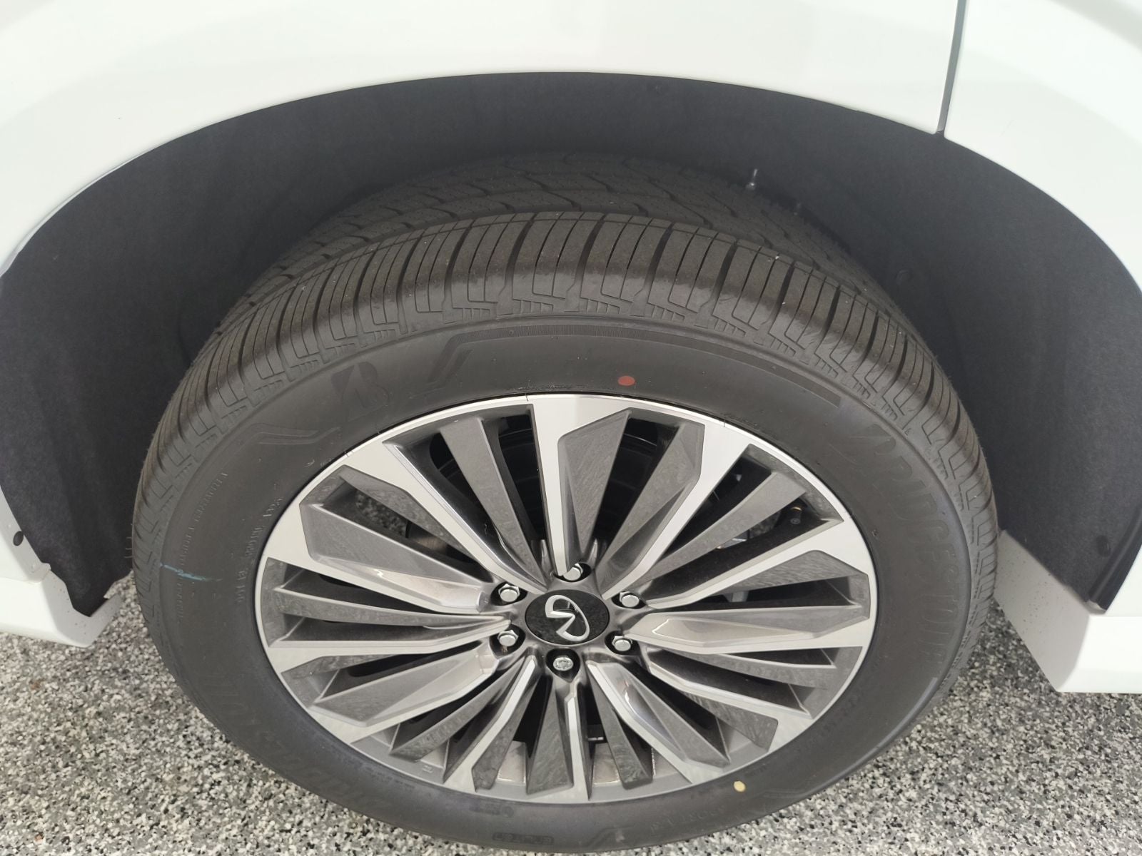 2027 INFINITI QX80 LUXE