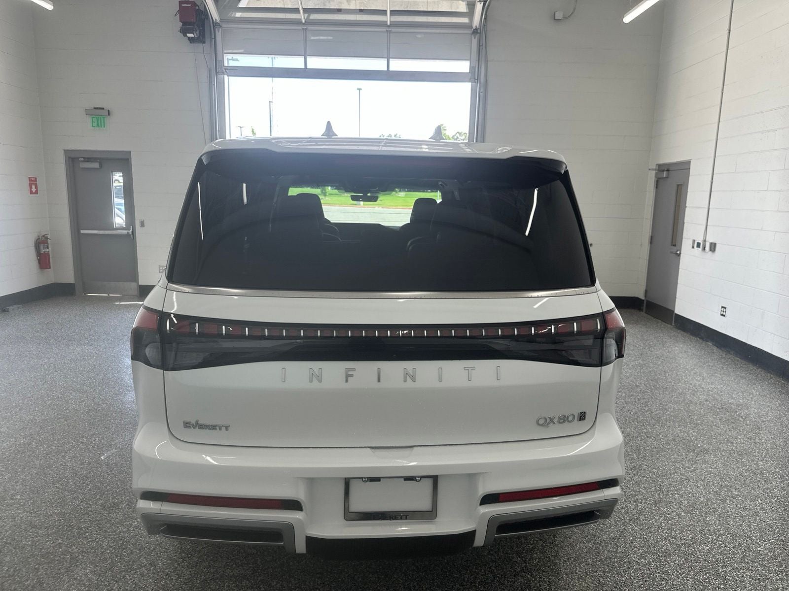 2027 INFINITI QX80 LUXE
