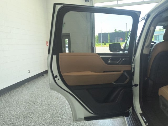 2027 INFINITI QX80 LUXE