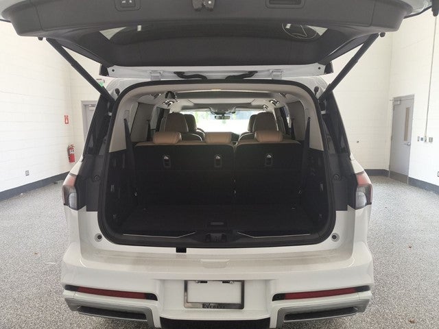 2027 INFINITI QX80 LUXE