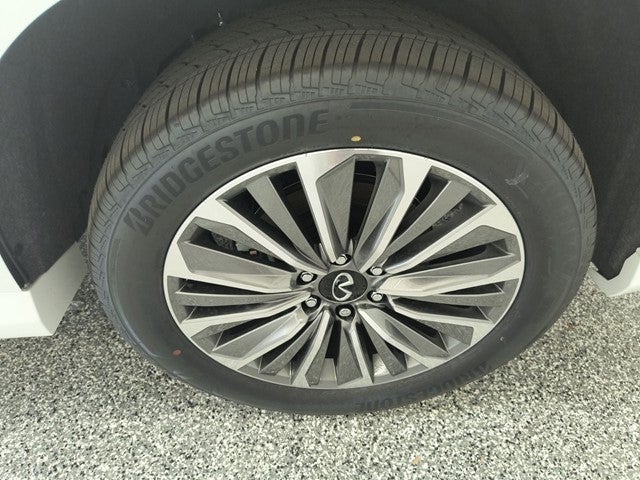 2027 INFINITI QX80 LUXE