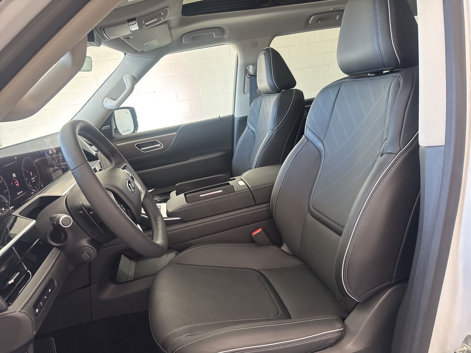 2026 INFINITI QX80 LUXE