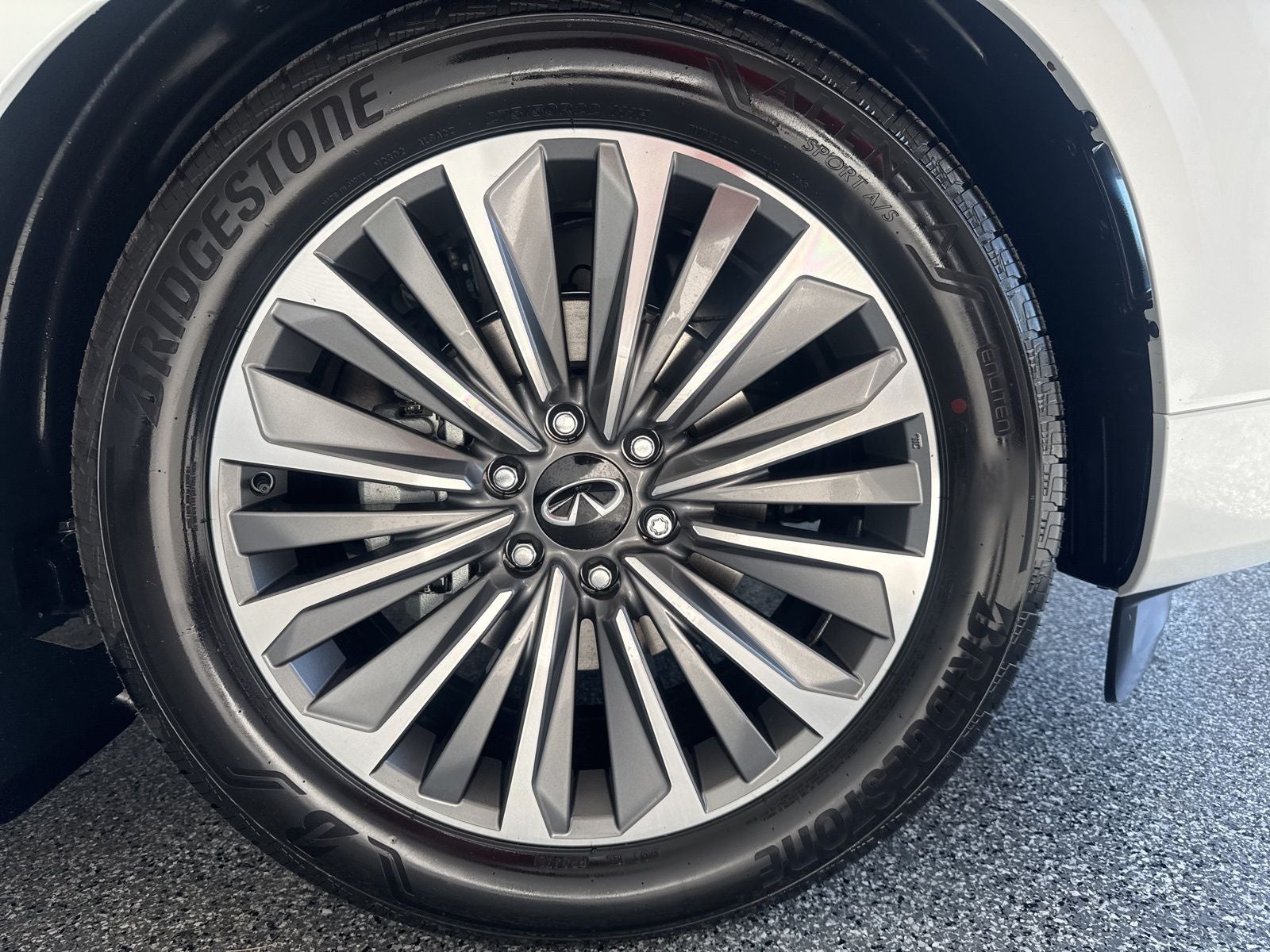 2026 INFINITI QX80 LUXE