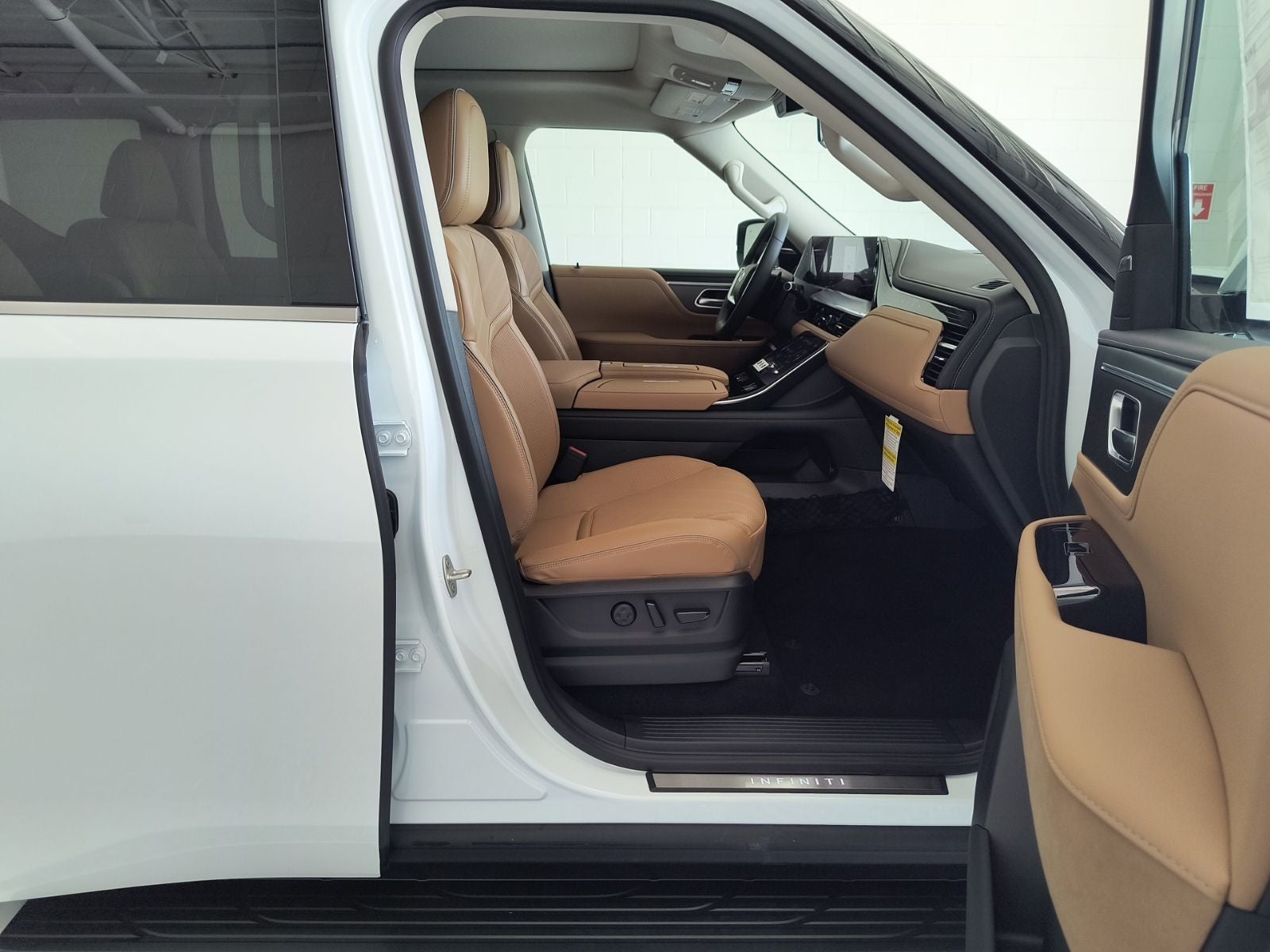 2027 INFINITI QX80 LUXE