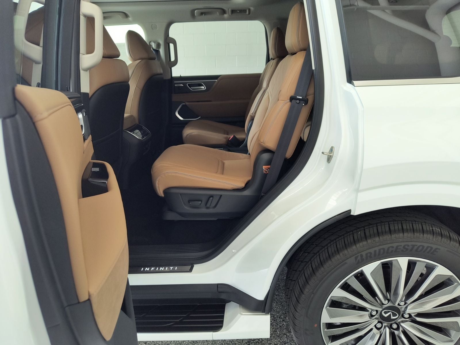 2027 INFINITI QX80 LUXE