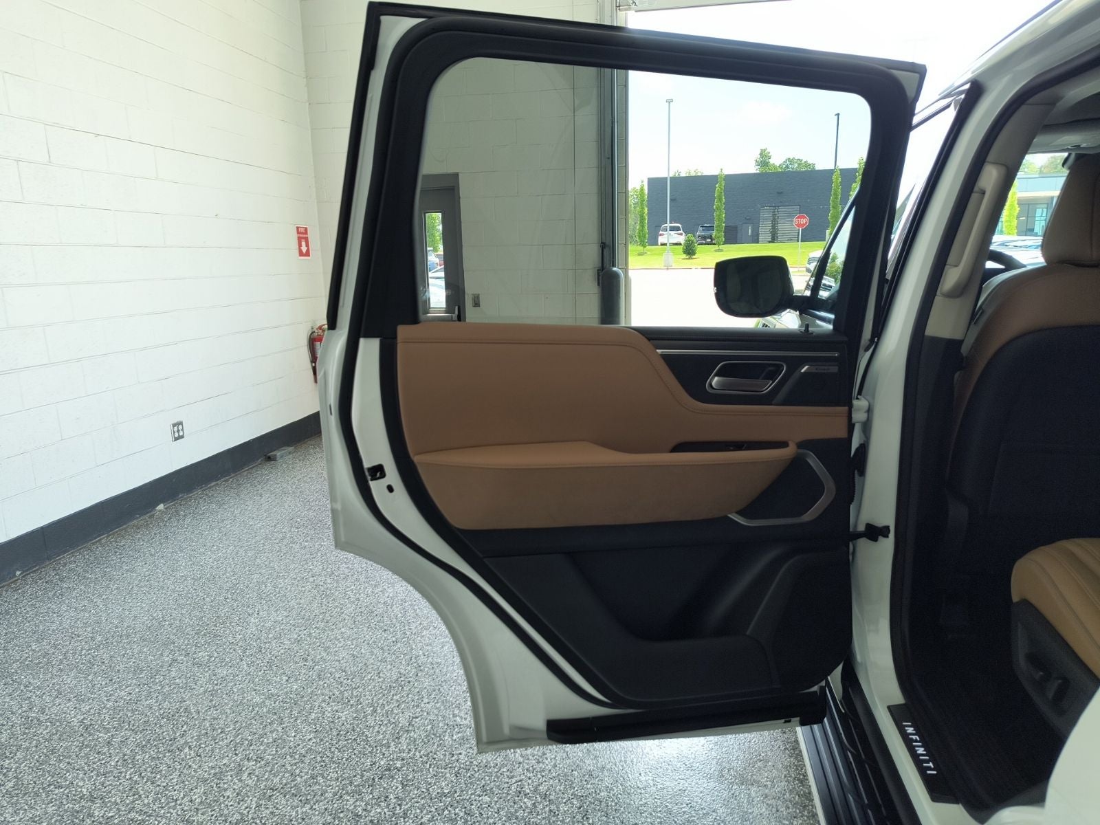 2027 INFINITI QX80 LUXE