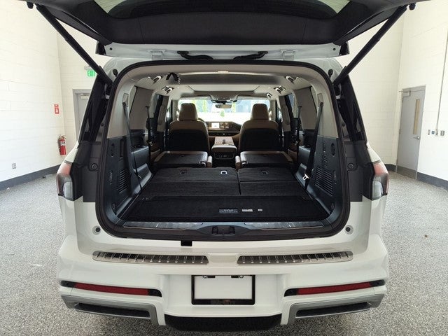 2027 INFINITI QX80 LUXE