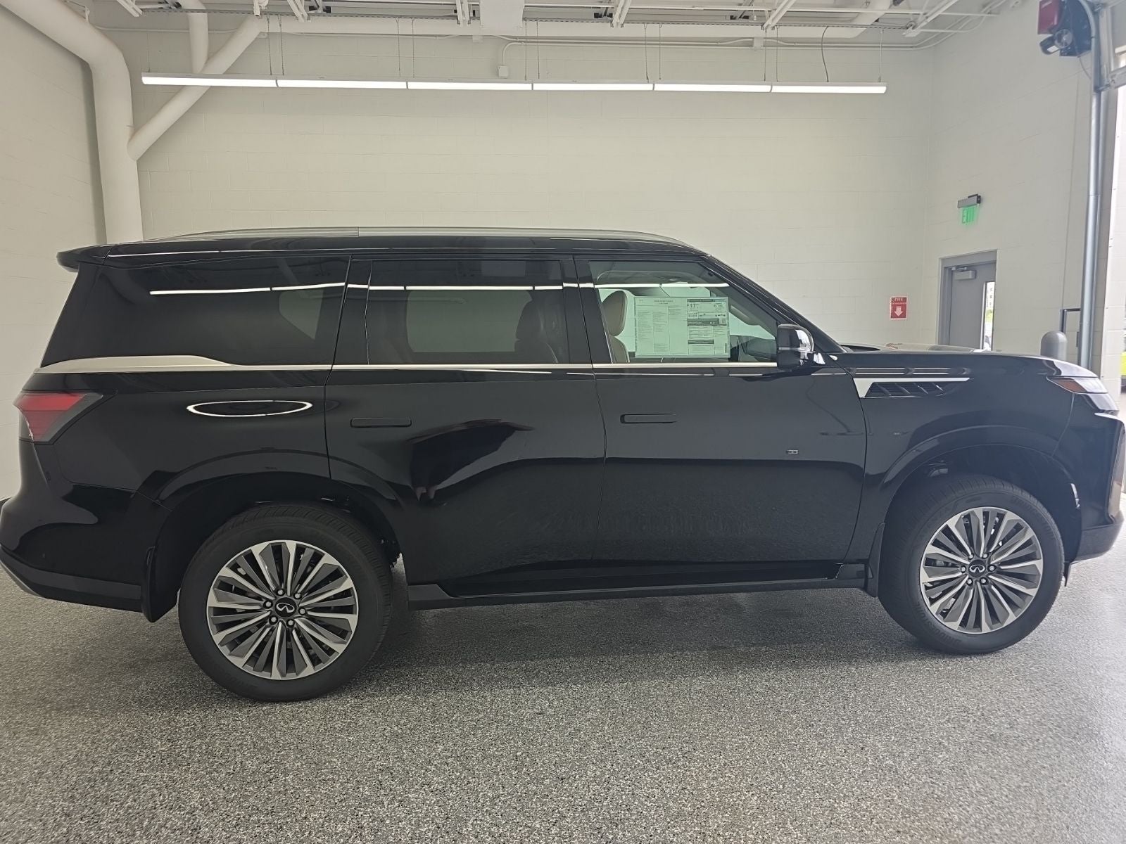 2026 INFINITI QX80 LUXE