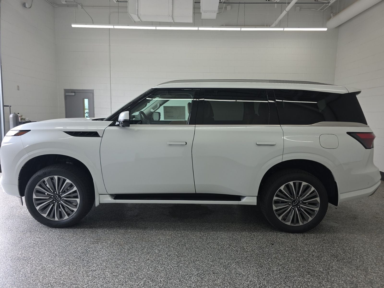 2026 INFINITI QX80 LUXE