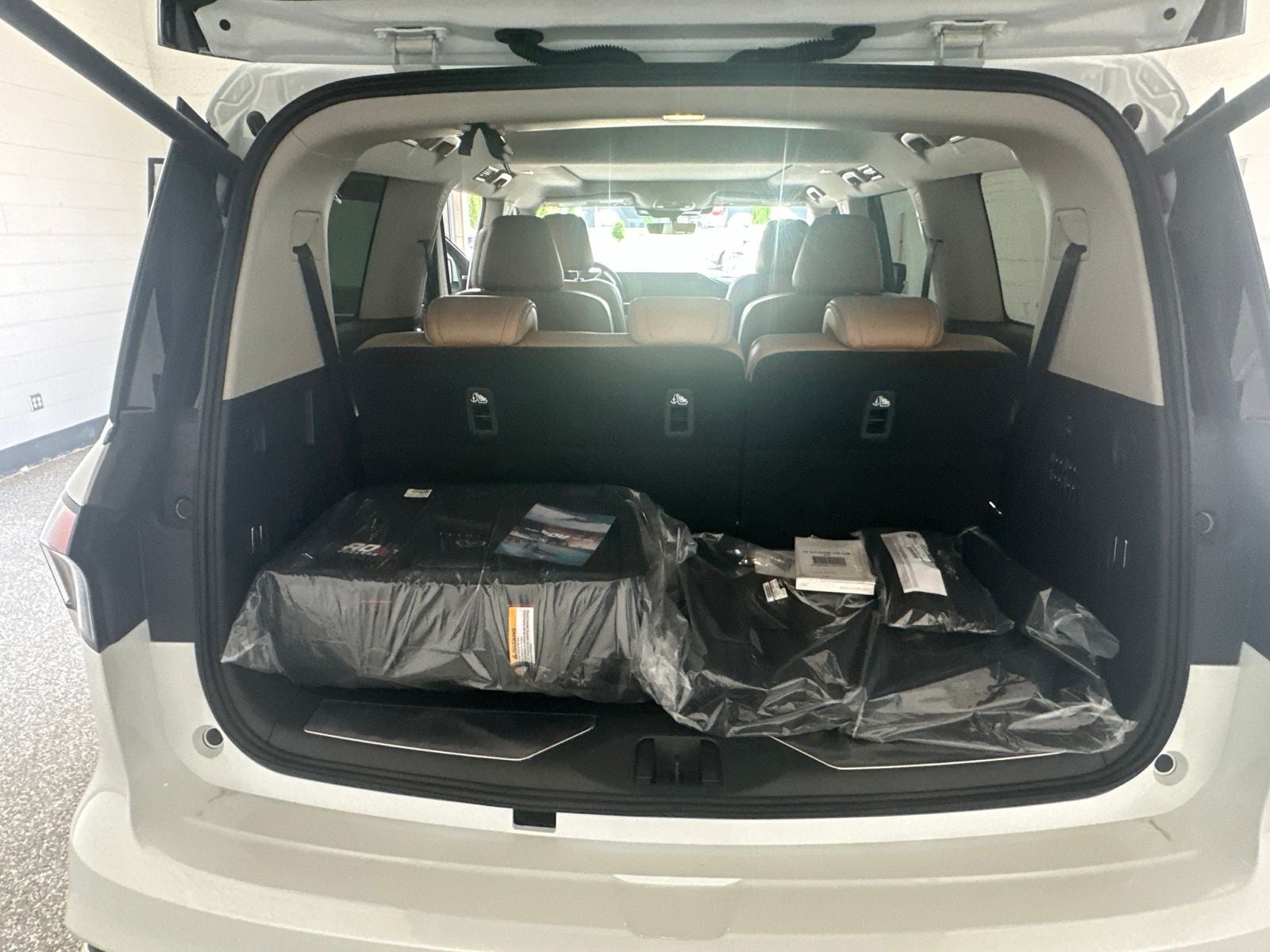 2027 INFINITI QX80 LUXE