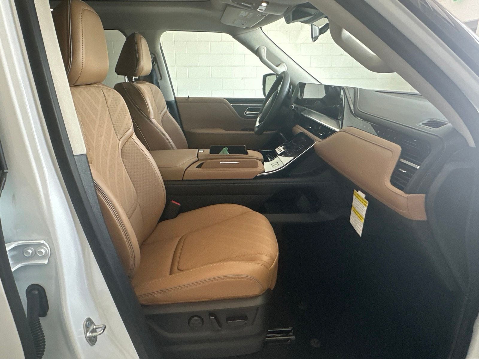 2027 INFINITI QX80 LUXE