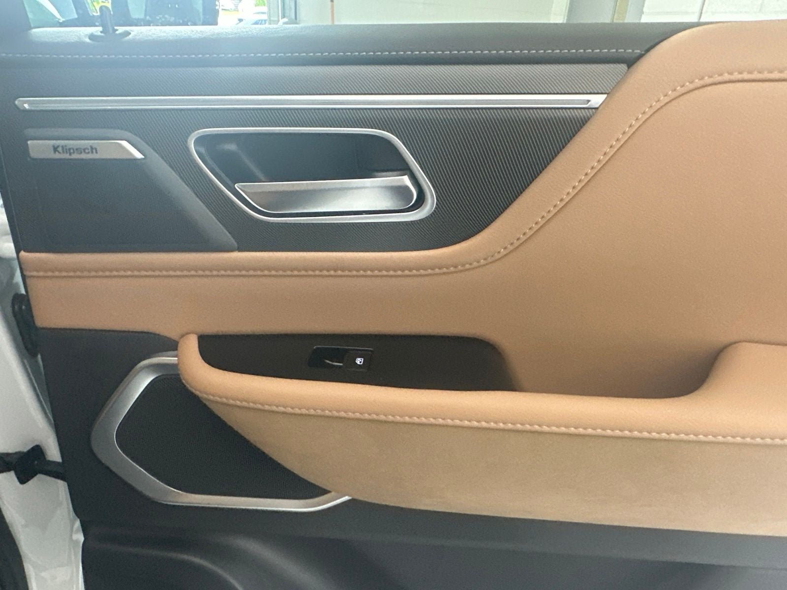 2027 INFINITI QX80 LUXE