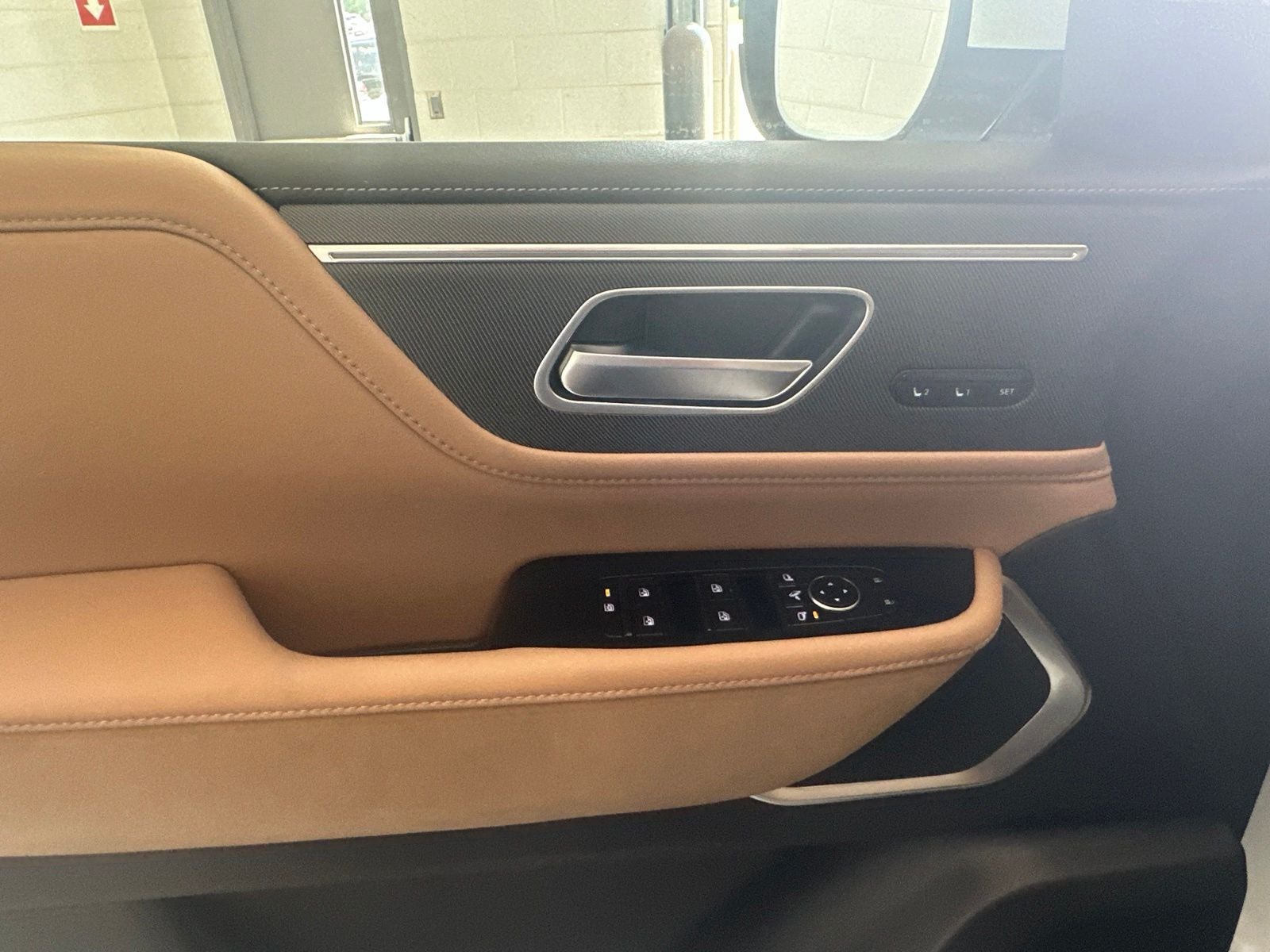 2027 INFINITI QX80 LUXE