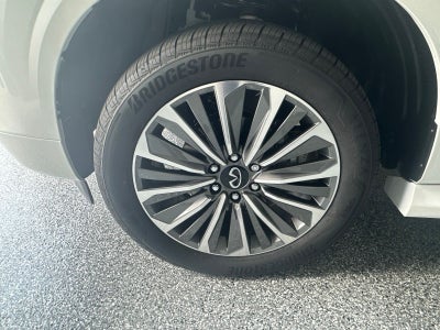 2027 INFINITI QX80 LUXE